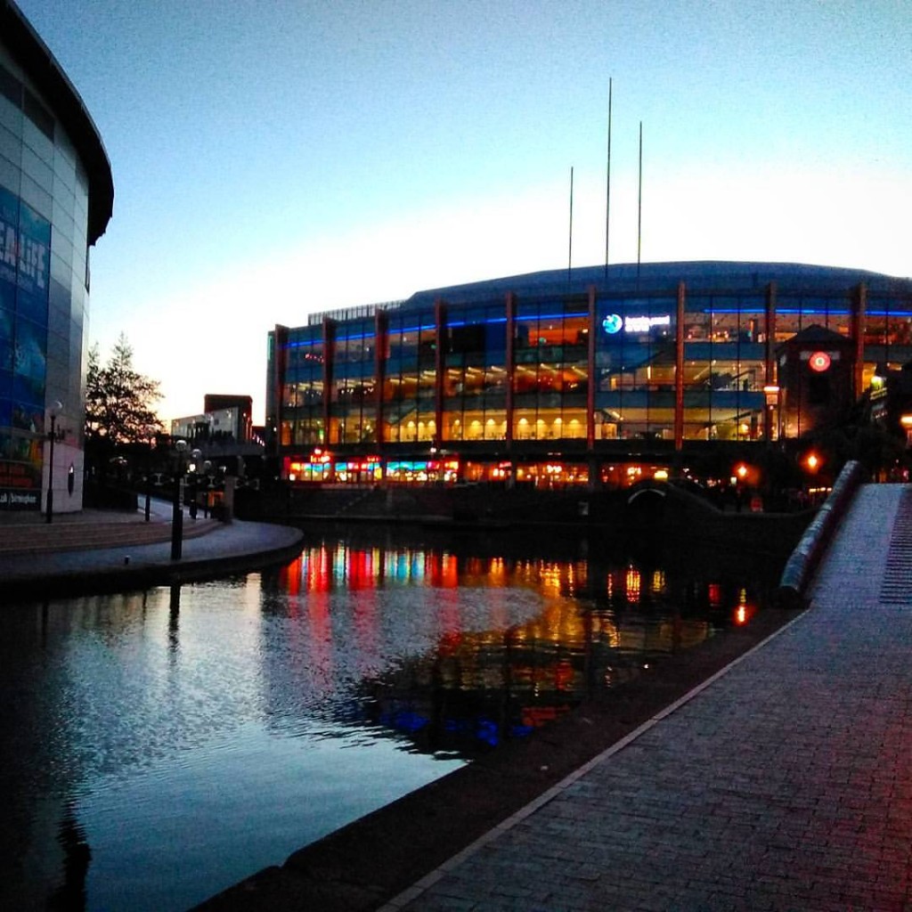 Reflejos en los canales de Birmingham. Foto D. V.
